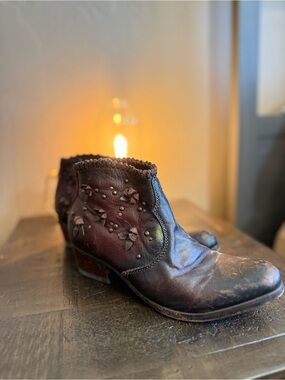 LIBERTY Black Floral Studded Leather Western Booties Size 7 Handmade RARE